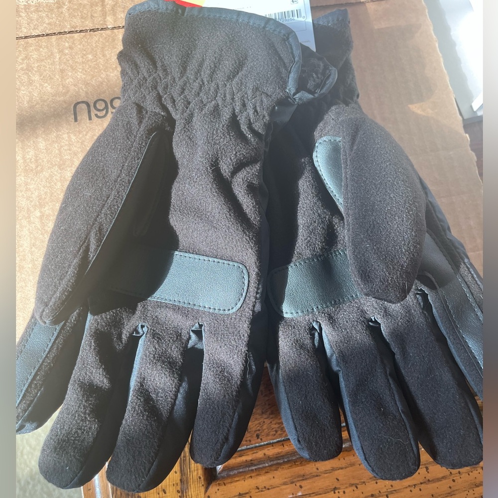 NEW- Isotoner men’s Black Winter Gloves
